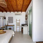 Dafne & Chloe Terrace *